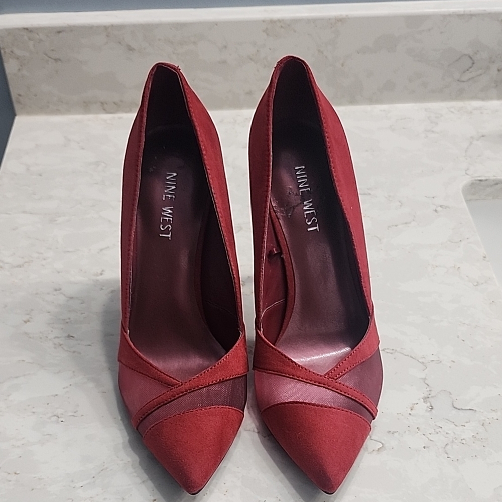 Size 7 Nine West Red Pointed-Toe Mixed-Material Pumps. 4in heel. new